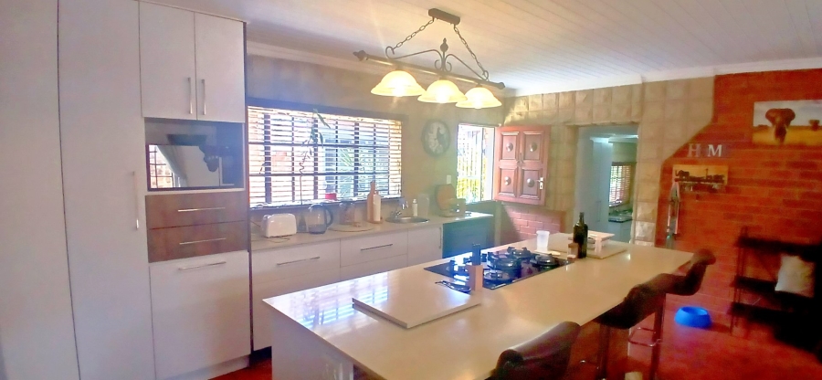 5 Bedroom Property for Sale in Langenhovenpark Free State